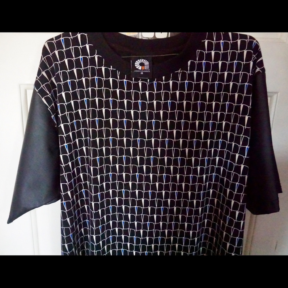 Akademiks dry fit/polyester sleeves t shirt